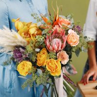 Популярные цветы в букетах: что выбирают и как подобрать под повод